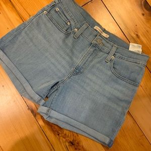 Levi Shorts 28